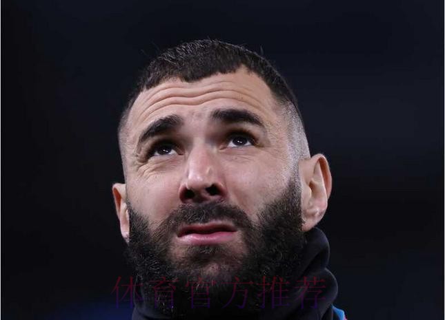 西媒:法国足球已告知本泽马 他赢得了今年金球奖 西媒:法国足球已告知本泽马 他赢得了今年金球奖